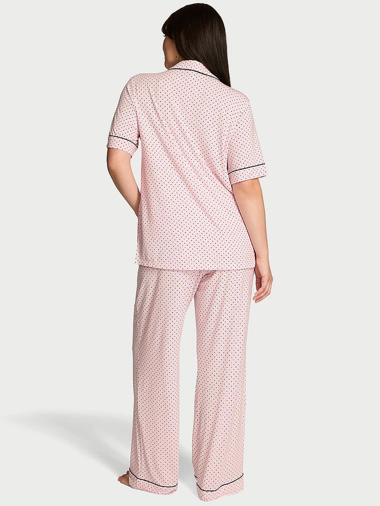 Modal pyžamo s krátkými rukávy a dlouhé kalhoty SoSoft. Produkt má vzorovanou barvu a pochází z kolekce Victoria's Secret.