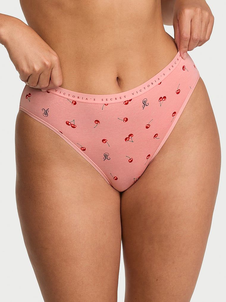 Bavlněné slipy s vysoko střiženými nohavičkami. Produkt má vzorovanou barvu a pochází z kolekce Victoria's Secret.