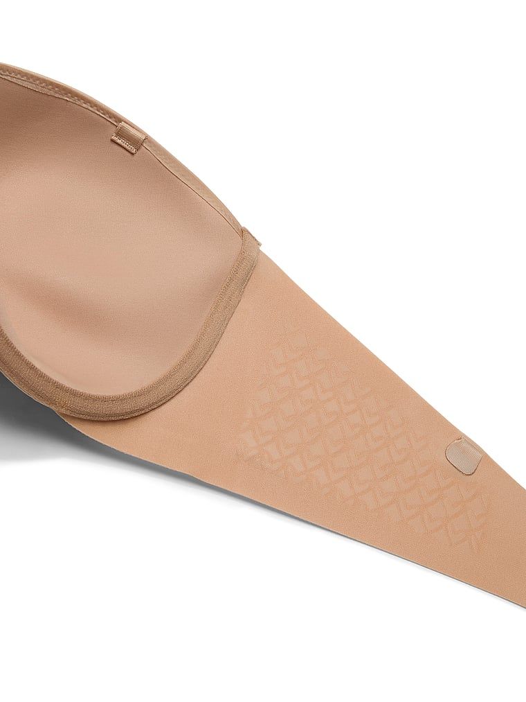 Podprsenka bez ramínek s mírně vypolstrovanými ramínky. Produkt je béžové barvy a pochází z kolekce Invisible by Victoria's Secret.