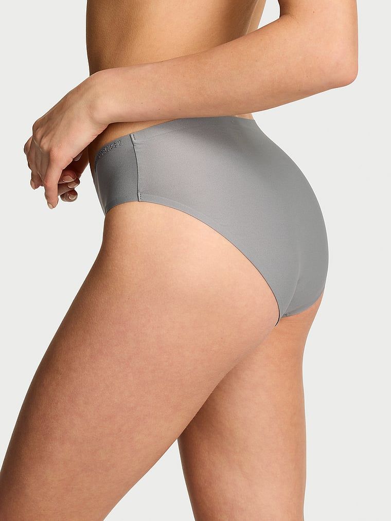 Mikrovláknové flex bikinové kalhotky. Produkt je šedou barvy, pochází z kolekce Body by Victoria.