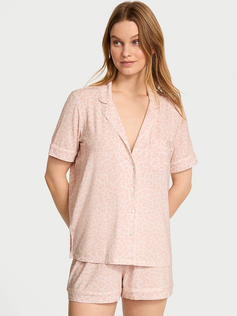 Modalové pyžamo s kraťasy. Produkt je vzorovaný a pochází z kolekce Victoria's Secret.