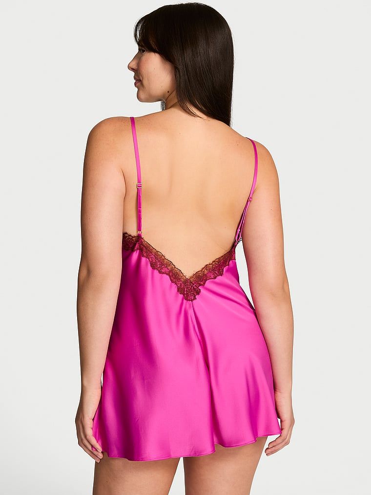 Satenová a saténová noční košile Rose Slip. Produkt je růžové barvy a pochází z kolekce Very Sexy.