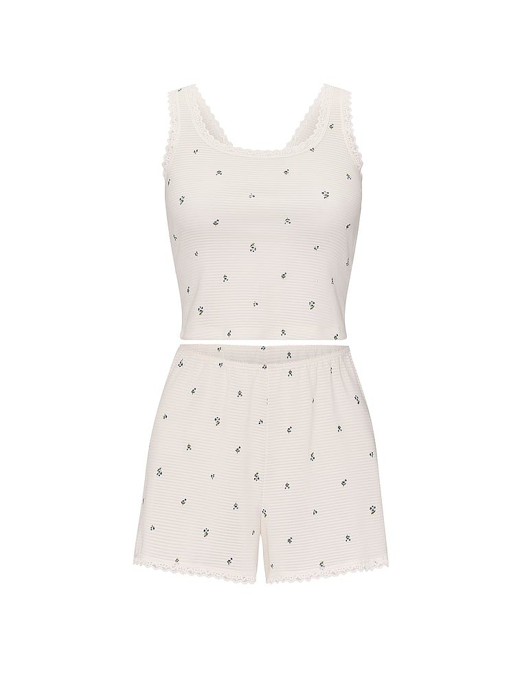 Bavlněná spací souprava – top a kraťasy Shadow Stripe. Produkt má květinový vzor a pochází z kolekce Victoria's Secret.