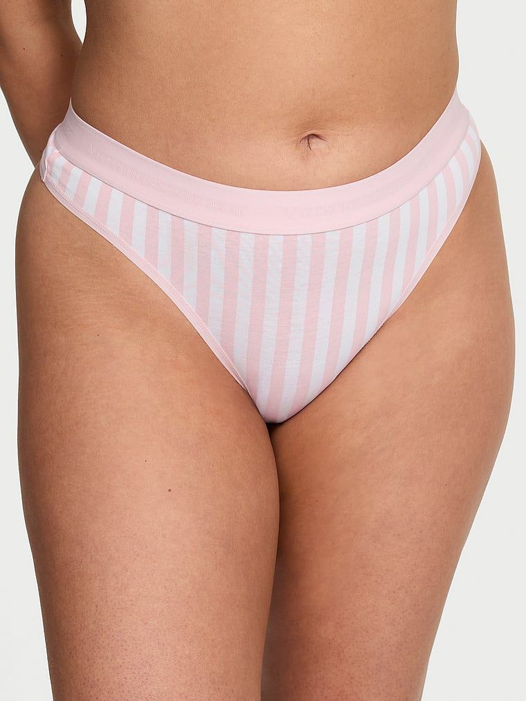 Bavlněná tanga s logem v pase. Výrobek má pruhovaný vzor a pochází z kolekce Cotton.