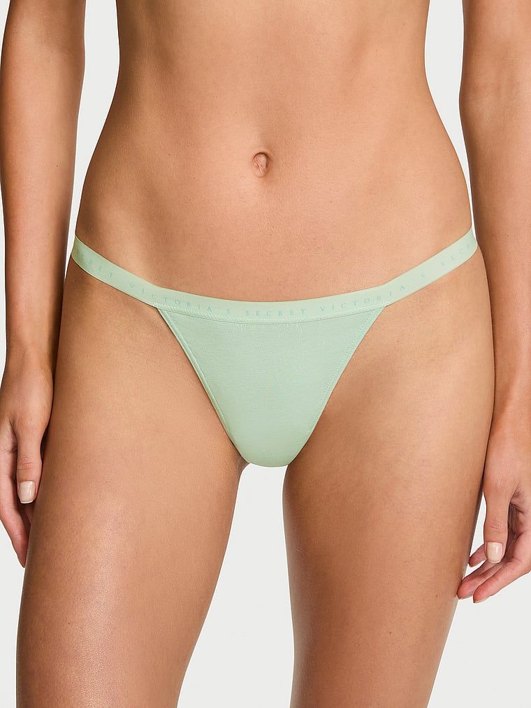 Pružné bavlněné tanga. Produkt je modré barvy a pochází z kolekce Victoria's Secret.