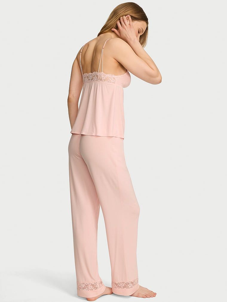 Modální pyžamo – ramínková halenka a dlouhé kalhoty SoSoft. Produkt je růžové barvy a pochází z kolekce Victoria's Secret.