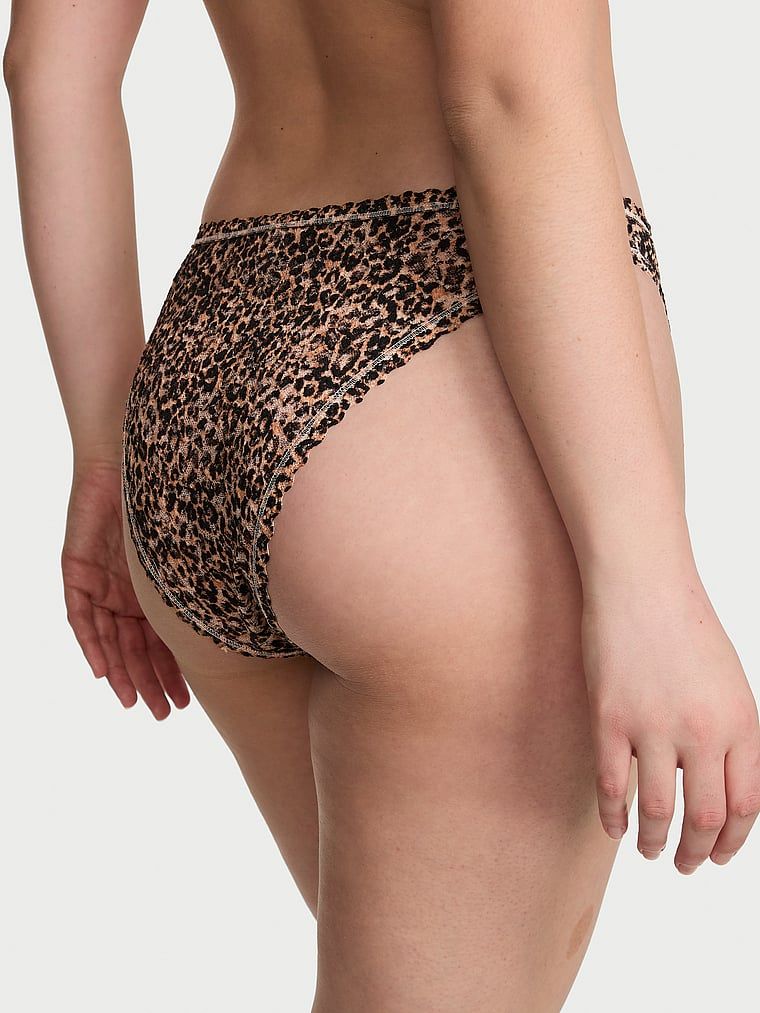 Krajkové kalhotky z krajky z 90. let. Produkt je vzorovaný a pochází z kolekce Lacie.