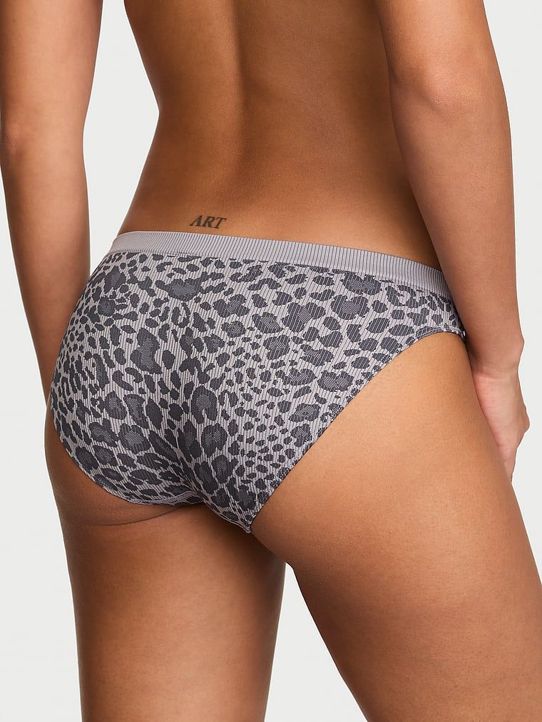 Bezešvé levopardí žebrované bikiny s žebrováním. Produkt má vzorovanou barvu a pochází z kolekce Seamless.