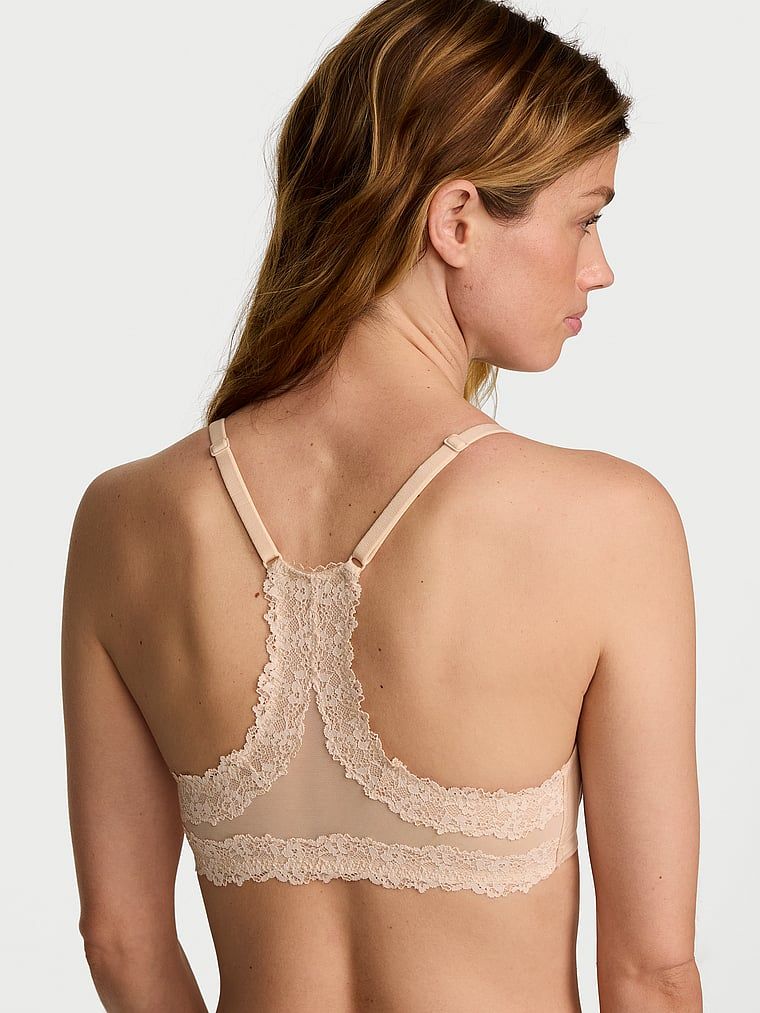 Lehce přišitá podprsenka zapnutá vpředu silně uzavřenými košíčky Racerback. Produkt je béžové barvy a pochází z kolekce Body by Victoria.