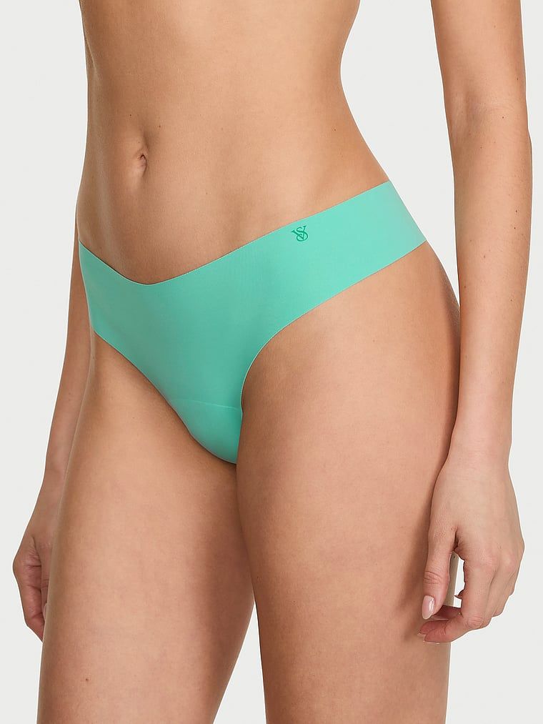 Tanga bez švů. Produkt je modré barvy a pochází z kolekce No-Show.