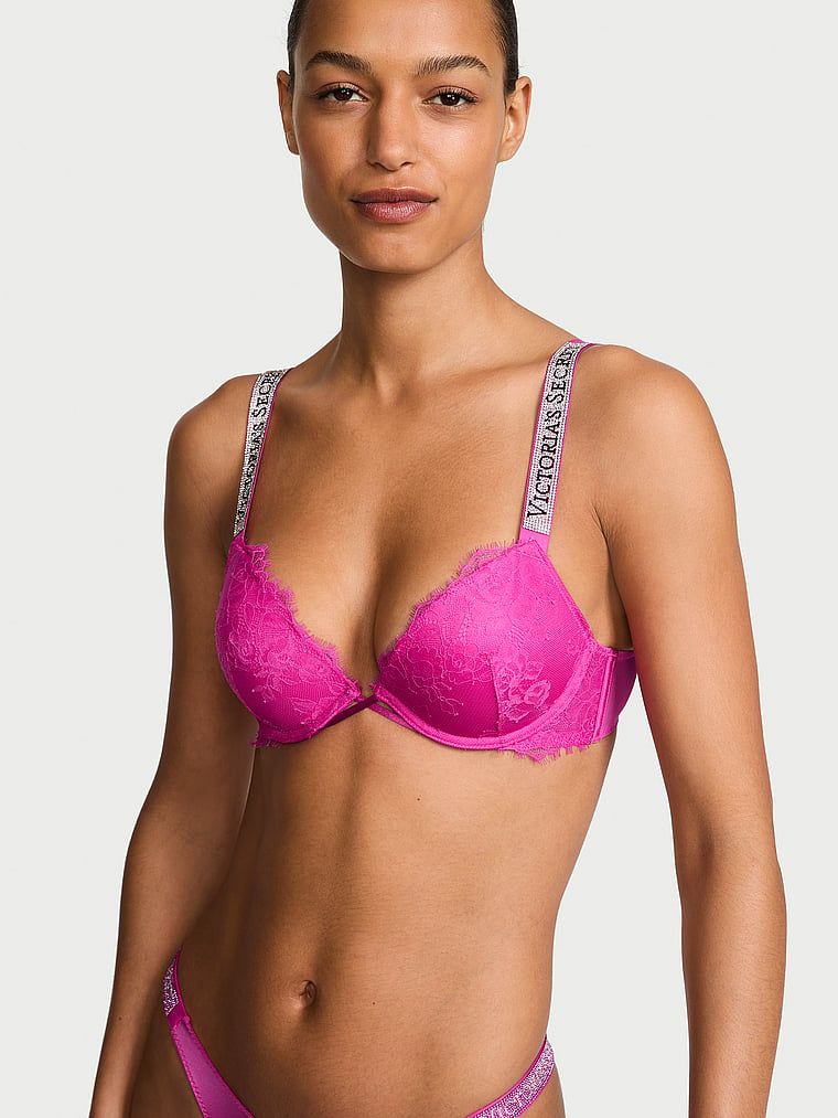 Krajková push-up podprsenka s lesklými ramínky Shine Strap. Produkt je růžové barvy a pochází z kolekce Very Sexy.