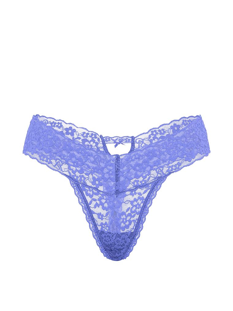 Krajkové tanga Keyhole. Produkt je fialové barvy a pochází z kolekce Lacie.