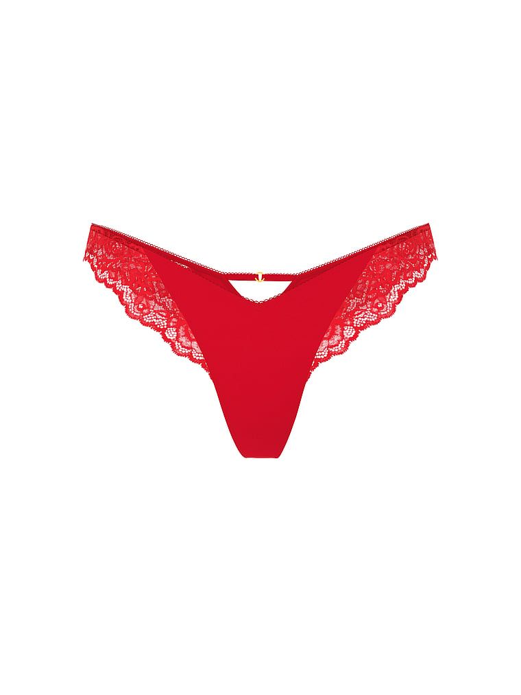 Tanga s krajkou a vysoko střiženými nohavicemi Lace-Trim High-Leg. Produkt má červenou barvu a pochází z kolekce Very Sexy.
