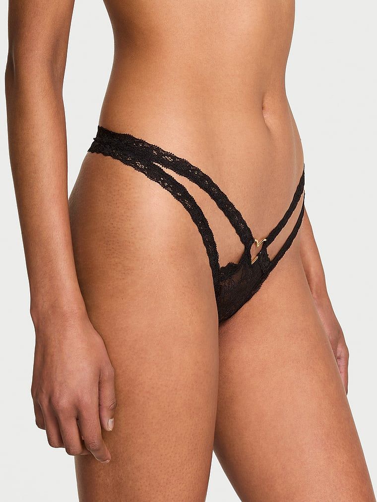 Tangová krajka Tease Heart Hardware. Produkt je černý a pochází z kolekce Very Sexy.