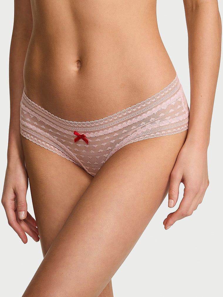 Síťové slipy Heart Lace Cheeky. Produkt je růžové barvy a pochází z kolekce Lacie.