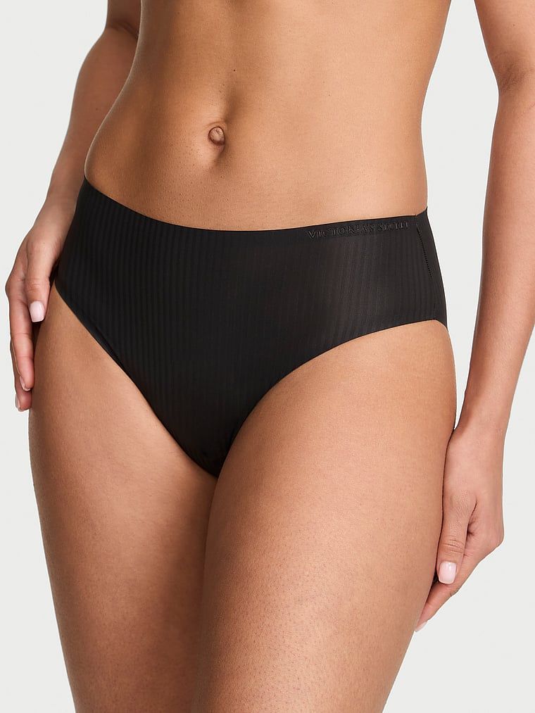 Flex Shadow Stripe bikiny kalhotky. Produkt je černý a pochází z kolekce Body by Victoria.