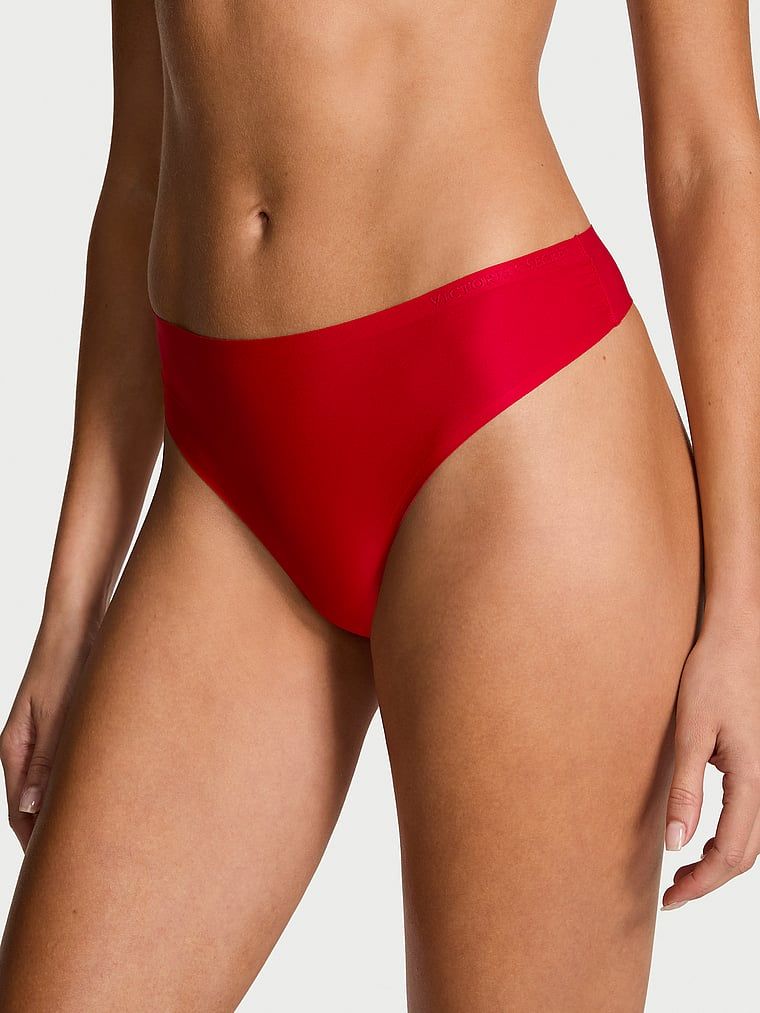 Flexibilní tanga z mikrovlákna. Produkt je červené barvy a pochází z kolekce Body by Victoria.