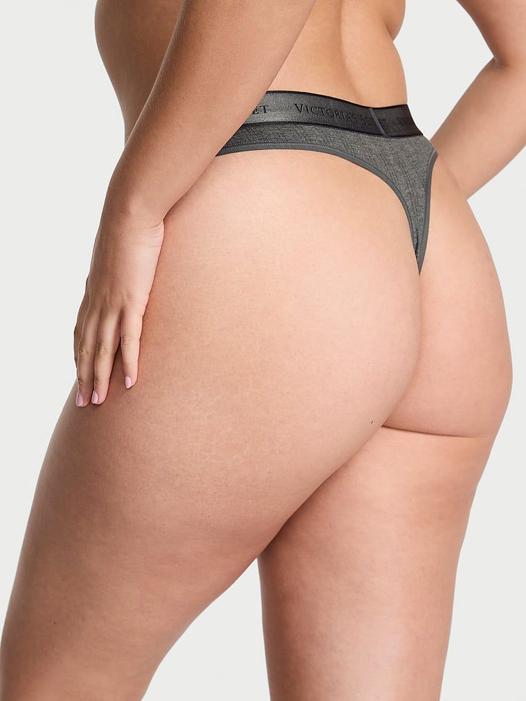 Tanga vyrobená z modálního stylu Ultra-Fine Logo. Produkt je šedobarevný a pochází z kolekce Cotton.