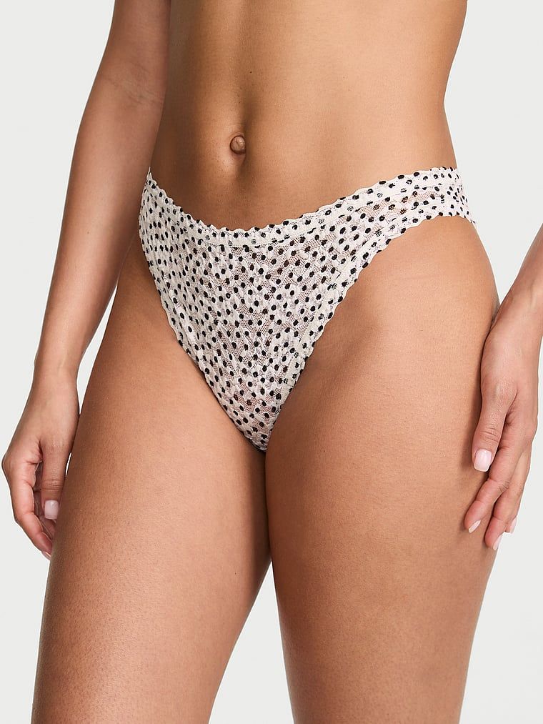 Krajkové kalhotky z krajky z 90. let. Produkt je vzorovaný a pochází z kolekce Lacie.
