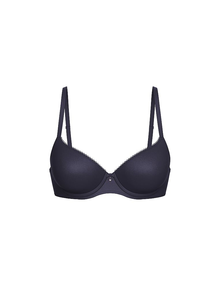 Mírně polstrovaná podprsenka Smooth Demi. Produkt je modré barvy a pochází z kolekce Body by Victoria.