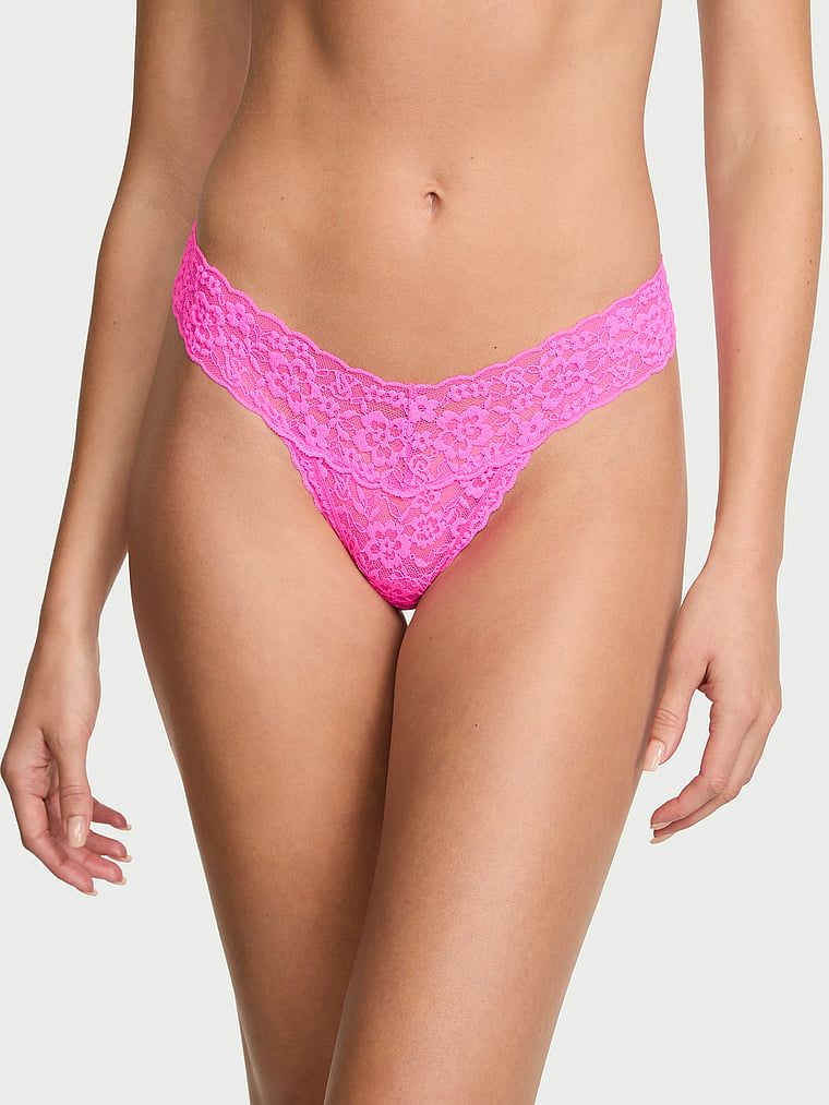 Krajková krajková tanga. Produkt je růžové barvy a pochází z kolekce Lacie.