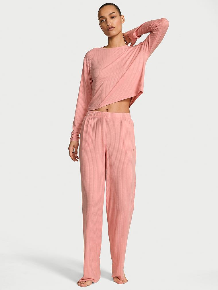Modální sada – svetr a kalhoty SoSoft Lounge. Produkt je růžové barvy a pochází z kolekce Victoria's Secret.