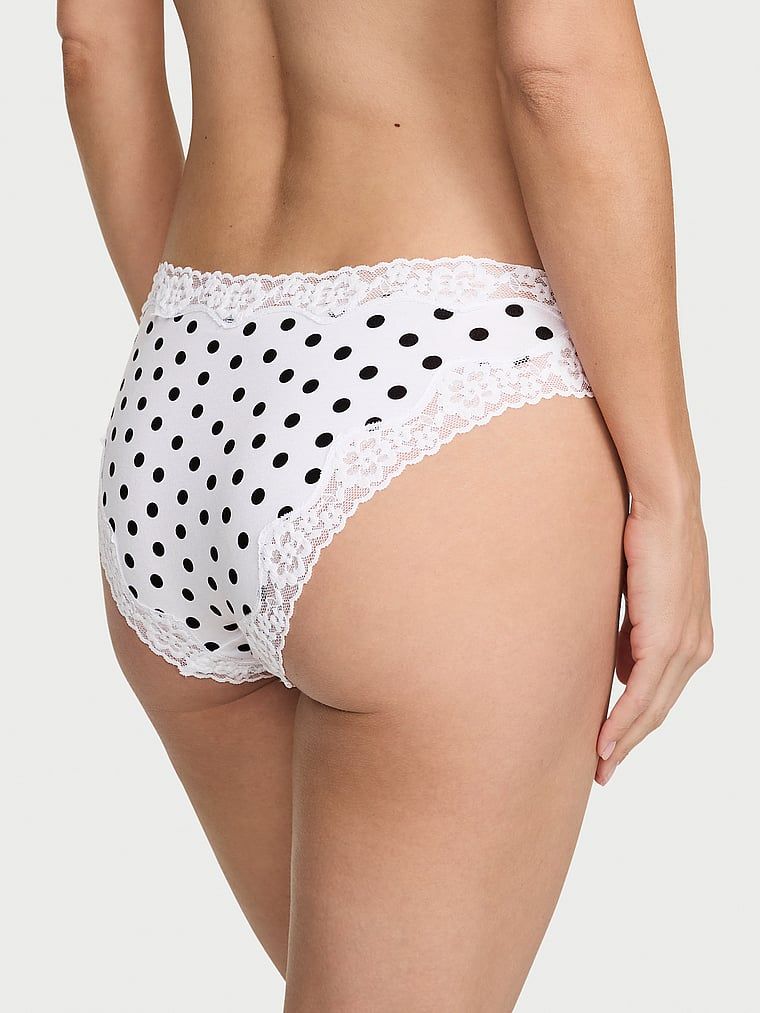 Bavlněné kalhotky s krajkovými bikinami s krajkovým lemováním. Produkt je vzorovaný a pochází z kolekce Lace Trim.