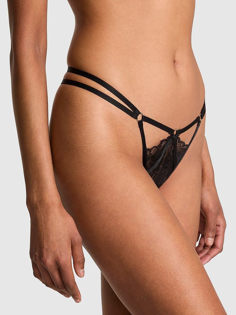 Tanga popruhy hardware. Produkt je černý a pochází z kolekce Very Sexy.