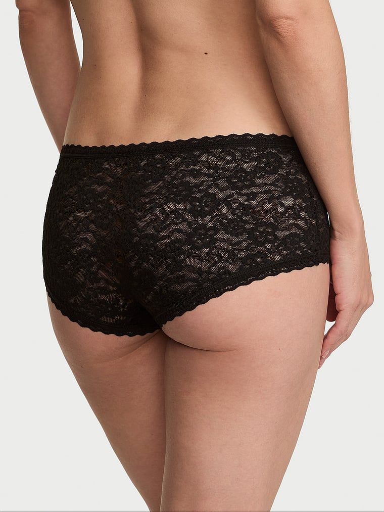 Krajkové kraťasy s nízkým pasem Boyshorts. Produkt je černý a pochází z kolekce Lacie.