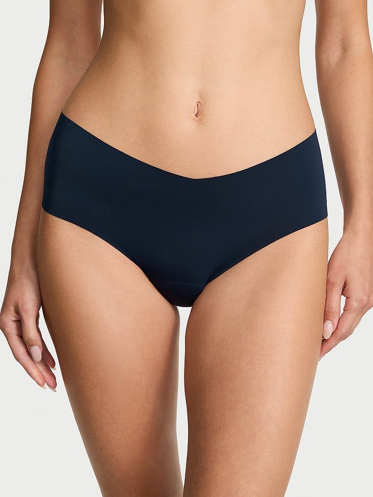 Bezešvové kalhotky s ramínky na zádech No-Show Strappy Cheeky. Produkt je modré barvy a pochází z kolekce No-Show.