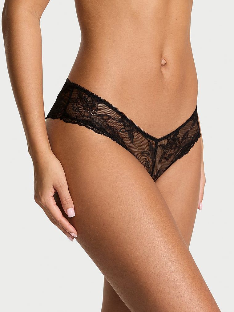 Páskové kovové drzé kalhotky s otevřenými zády. Produkt je černý a pochází z kolekce Very Sexy.
