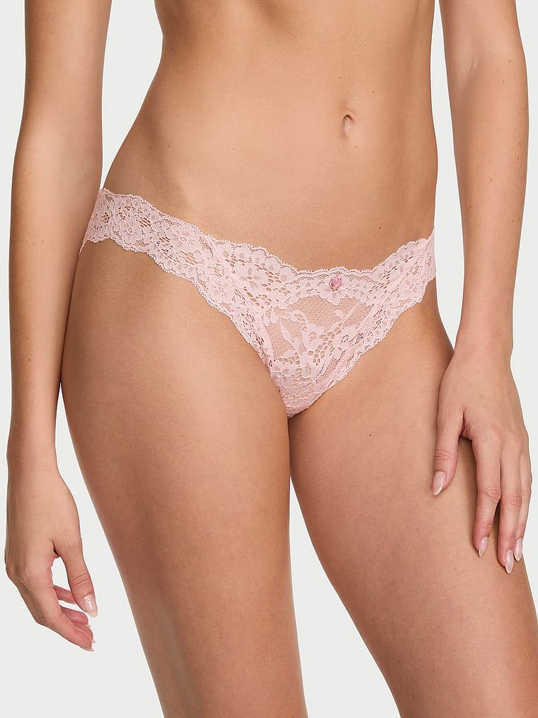 Krajkové bikini kalhotky. Produkt je růžové barvy a pochází z kolekce Dream Angels.