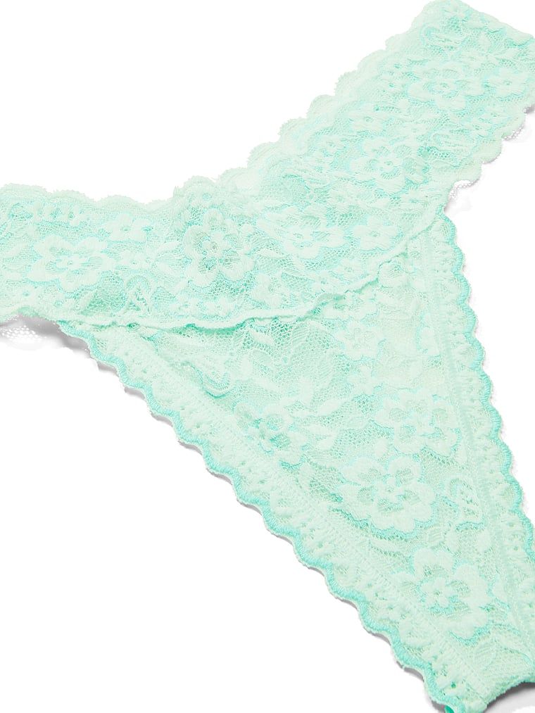 Krajková tanga Lace. Produkt je modré barvy a pochází z kolekce Lacie.