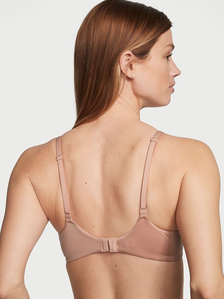 Hladká Demi mírně vyztužená podprsenka. Produkt je béžový a pochází z kolekce Body by Victoria.