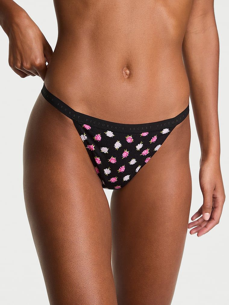 Elastická bavlněná tanga. Produkt má květinový vzor a pochází z kolekce Victoria's Secret.