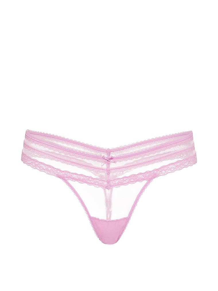 Síťované tanga s krajkovým lemováním. Produkt je fialové barvy a pochází z kolekce Dream Angels.