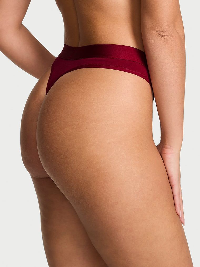 Bavlněné tanga s lesklým logem Heart Shine Patch. Produkt je červené barvy a pochází z kolekce Cotton.
