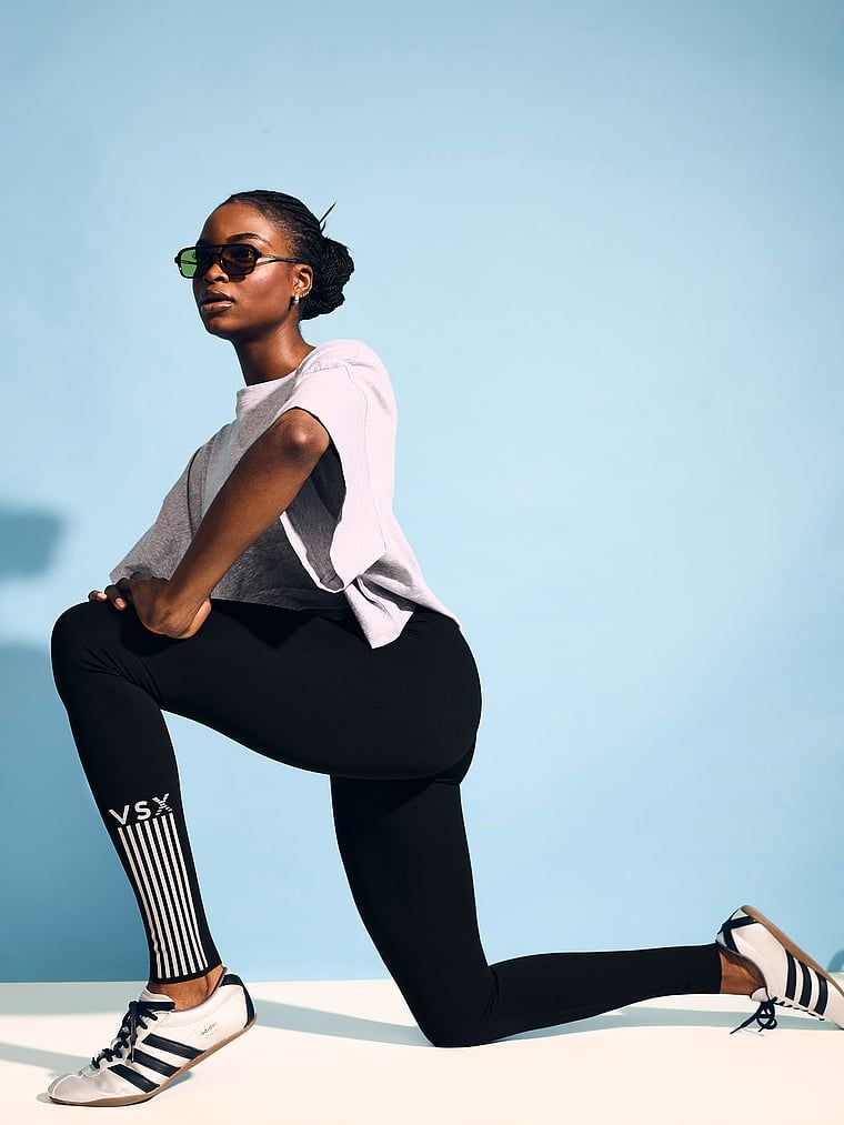 VS Elevate legíny s nízkou kompresí. Produkt je černý a pochází z kolekce VSX.