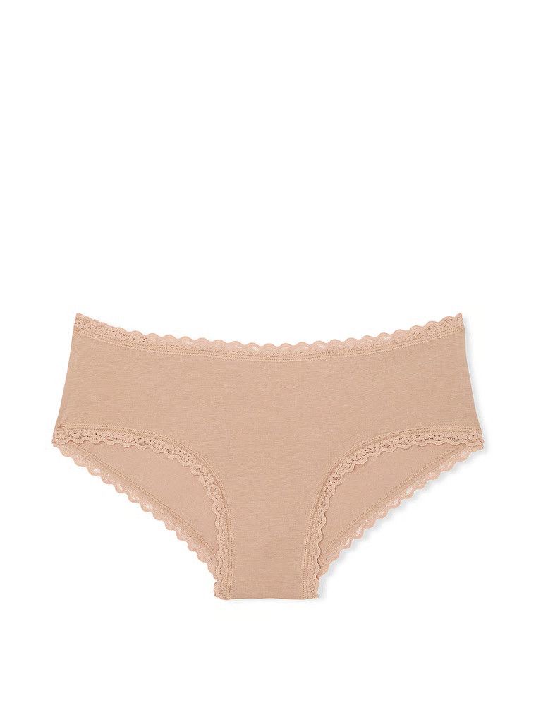 Bavlněné kalhotky s krajkou na okrajích Lace-Waist Cheeky. Produkt je béžový a pochází z kolekce Lacie.
