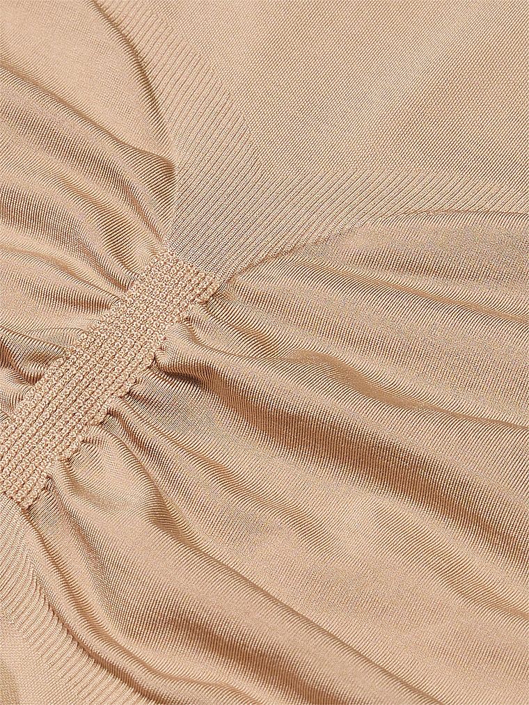 Tvarovací šortky Shapewear by Victoria. Produkt je béžový a pochází z kolekce Victoria's Secret.