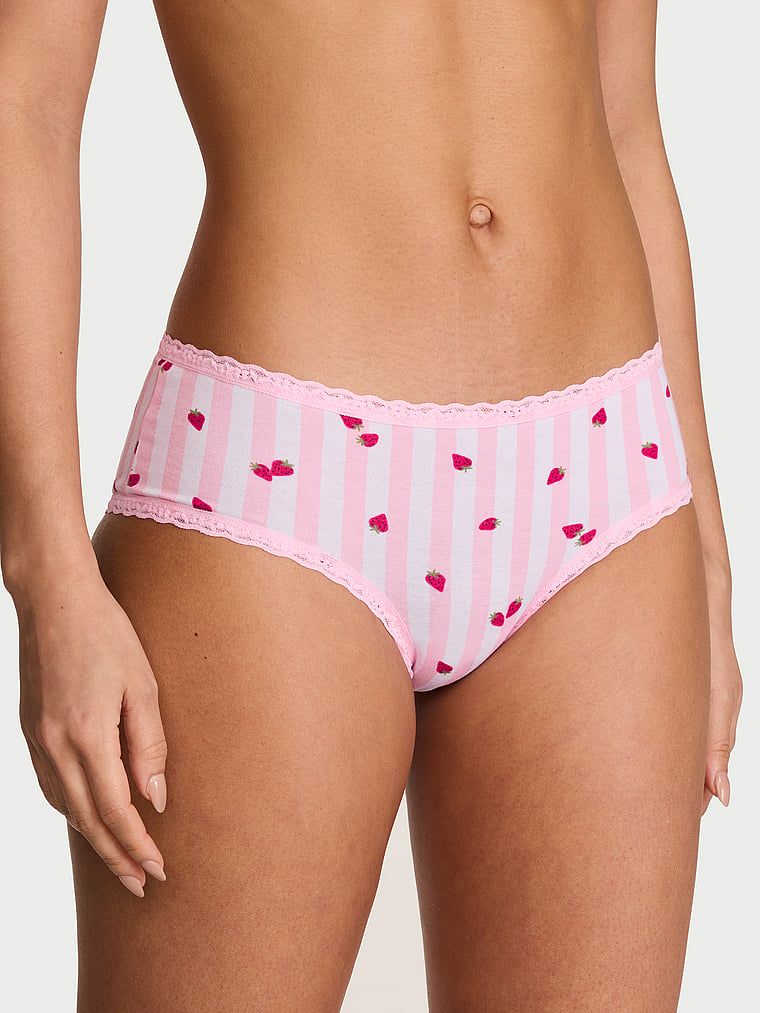 Bavlněné kalhotky s krajkou na okrajích Lace-Waist Cheeky. Produkt je vzorovaný a pochází z kolekce Lace Trim.