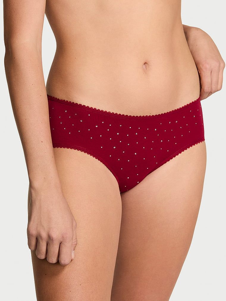 Bavlněné kalhotky s flitry Sparkle Hiphugger. Produkt má červenou barvu a pochází z kolekce Victoria's Secret.