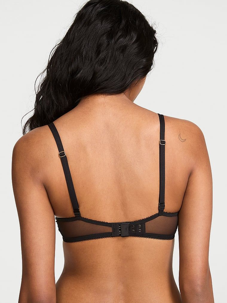 Podprsenka na push-up s hlubokými krajkovými vložkami. Produkt je černý a pochází z kolekce Very Sexy.