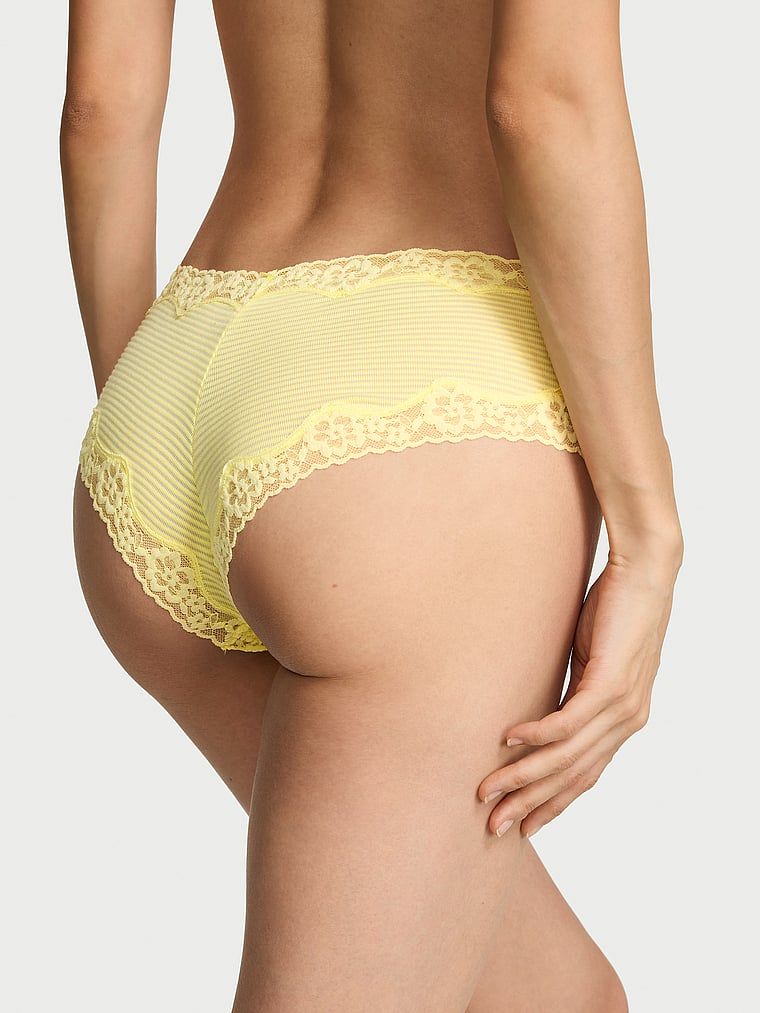 Pruhované bavlněné kalhotky s krajkou na okrajích. Drzé. Produkt je žluté barvy a pochází z kolekce Lace Trim.