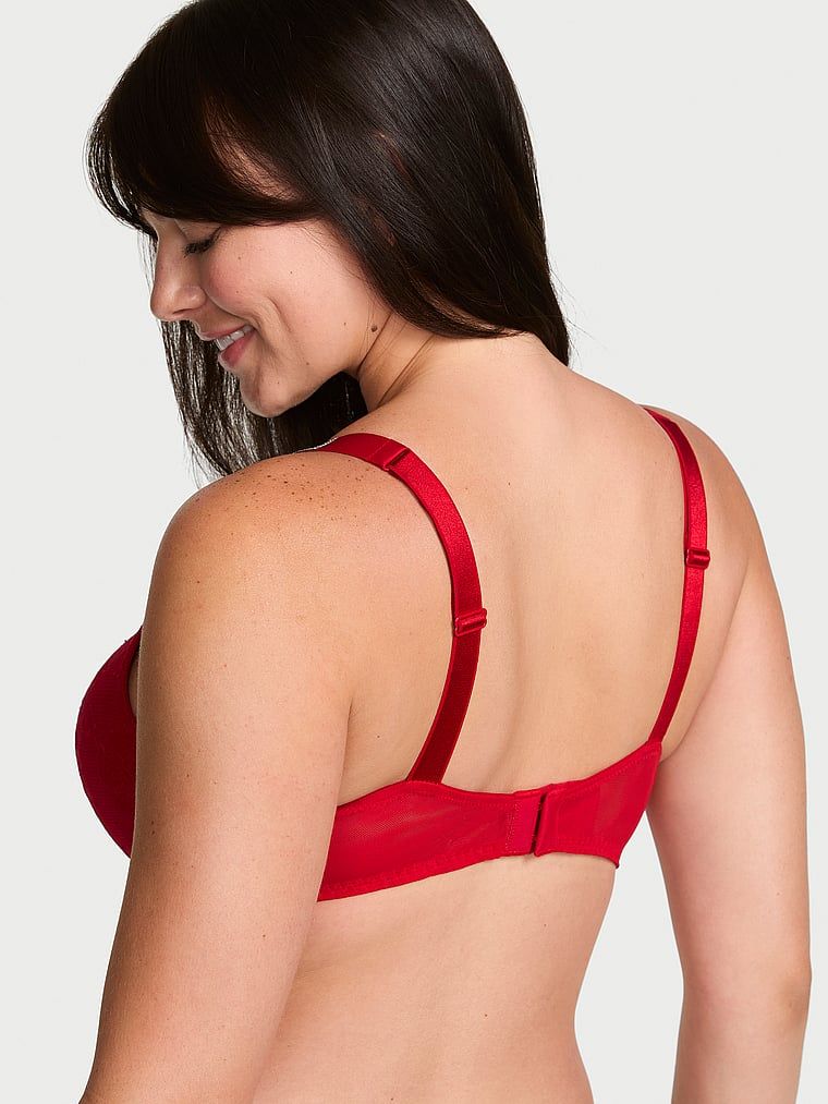 Krajková push-up podprsenka s lesklými ramínky Shine Strap. Produkt je červené barvy a pochází z kolekce Very Sexy.