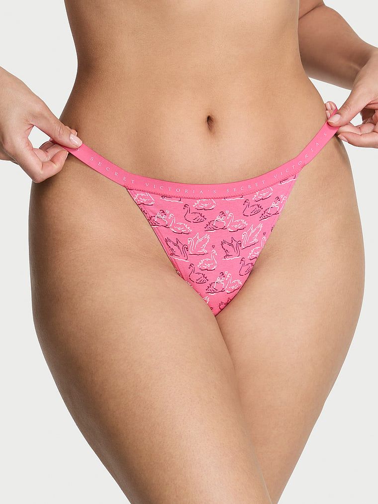 Pružné bavlněné tanga. Produkt je vzorovaný a pochází z kolekce Victoria's Secret.