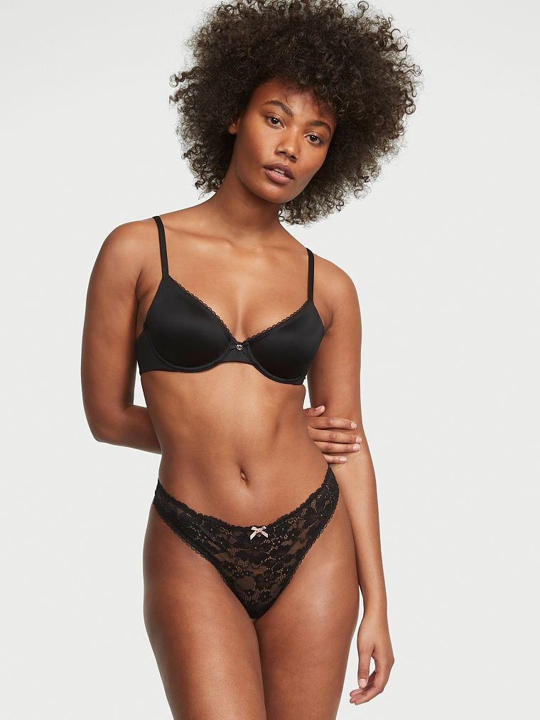 Nevyztužená podprsenka Invisible Lift Smooth Demi. Produkt je černý a pochází z kolekce Body by Victoria.