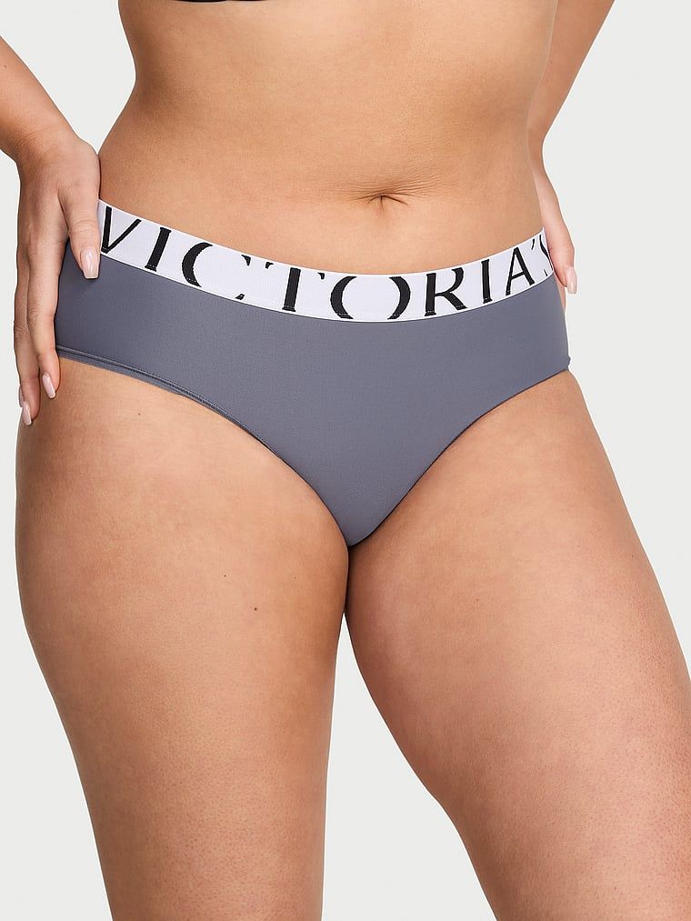 Kalhotky s logem Cool Hiphugger. Produkt je šedé barvy a pochází z kolekce Victoria's Secret.