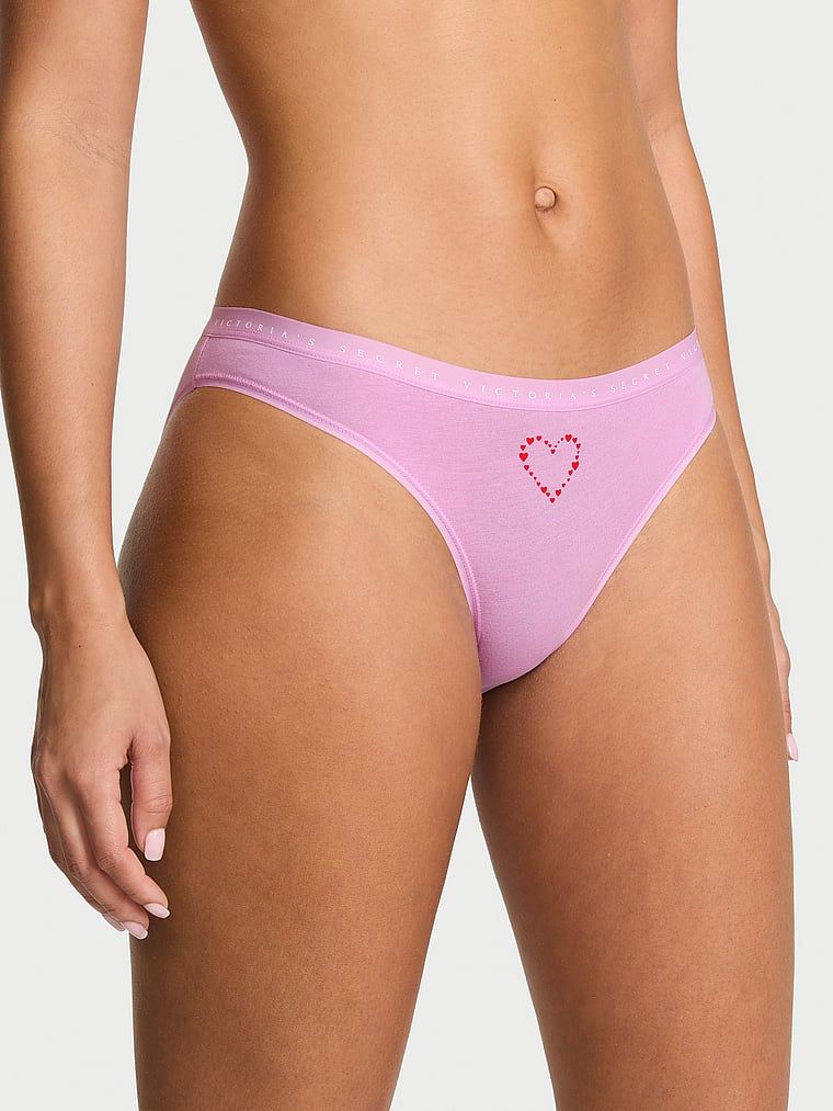 Bavlněné kalhotky v bikinách. Produkt je fialové barvy a pochází z kolekce Victoria's Secret.