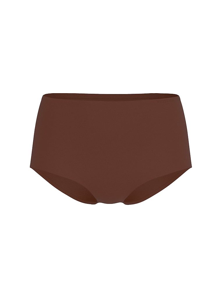 Kalhotky s vysokým pasem Flex. Produkt je hnědý a pochází z kolekce Body by Victoria.